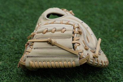 33" Closed Web Catchers Mitt Grace Glove